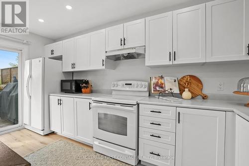 105 Wessenger Drive, Barrie (Holly), ON - Indoor Photo Showing Kitchen