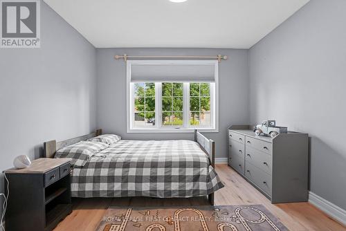 105 Wessenger Drive, Barrie (Holly), ON - Indoor Photo Showing Bedroom