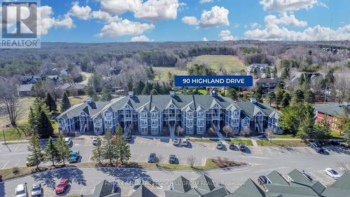 2220-21 - 90 Highland Drive, Oro-Medonte (Horseshoe Valley), ON - Outdoor With View