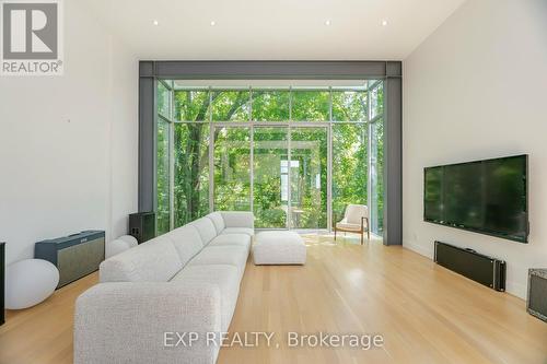 561 Arlington Avenue, Toronto (Humewood-Cedarvale), ON - Indoor Photo Showing Living Room