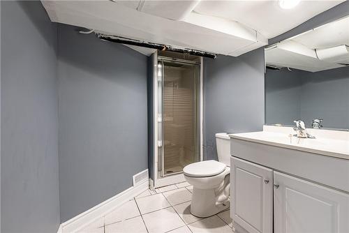 70 Ward Avenue, Hamilton, ON - Indoor Photo Showing Bathroom