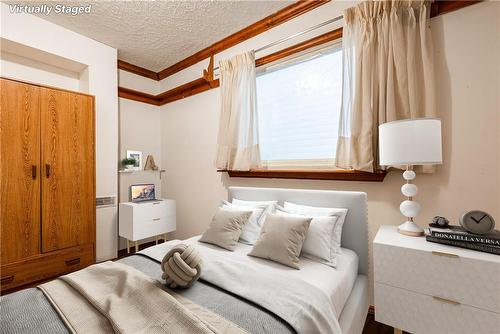 70 Ward Avenue, Hamilton, ON - Indoor Photo Showing Bedroom