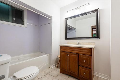 70 Ward Avenue, Hamilton, ON - Indoor Photo Showing Bathroom