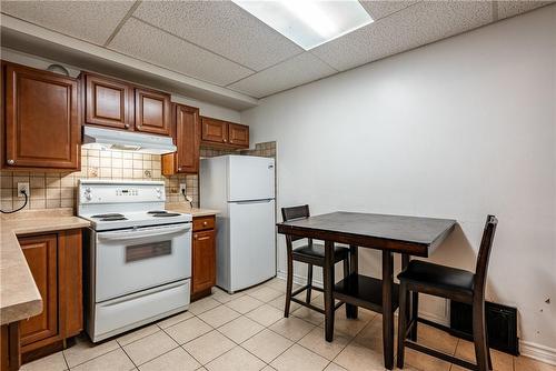 70 Ward Avenue, Hamilton, ON - Indoor Photo Showing Kitchen