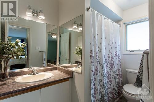 11 Royal Field Crescent, Ottawa, ON - Indoor Photo Showing Bathroom