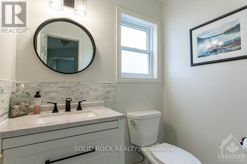 11 Royal Field Crescent, Ottawa, ON - Indoor Photo Showing Bathroom