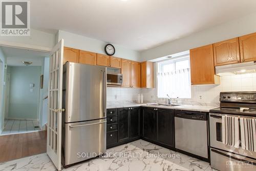 11 Royal Field Crescent, Ottawa, ON - Indoor Photo Showing Kitchen