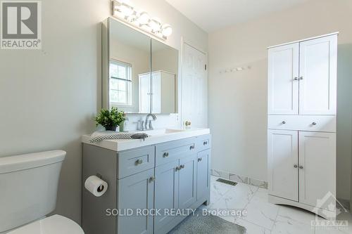 11 Royal Field Crescent, Ottawa, ON - Indoor Photo Showing Bathroom