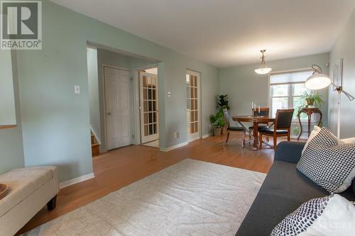 11 Royal Field Crescent, Ottawa, ON - Indoor Photo Showing Living Room