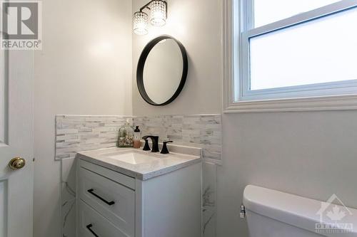 11 Royal Field Crescent, Ottawa, ON - Indoor Photo Showing Bathroom