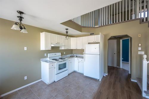 6-1135 Main Street, Okanagan Falls, BC - Indoor Photo Showing Kitchen