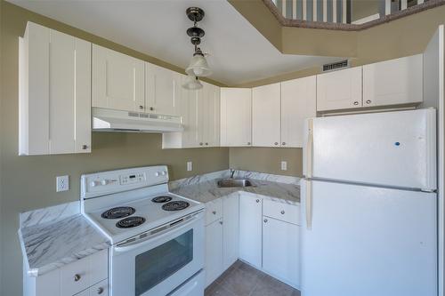 6-1135 Main Street, Okanagan Falls, BC - Indoor Photo Showing Kitchen