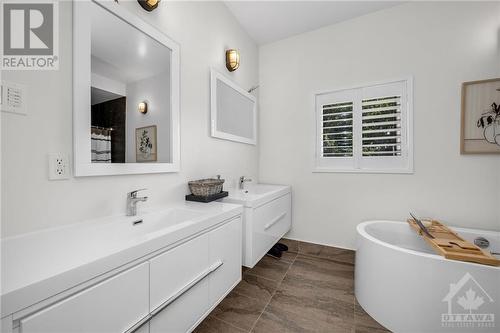 Glamorous ensuite. - 303 Lanark Avenue, Ottawa, ON - Indoor Photo Showing Bathroom