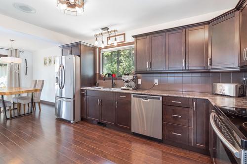 1426 Scott Crescent, West Kelowna, BC - Indoor Photo Showing Kitchen With Double Sink