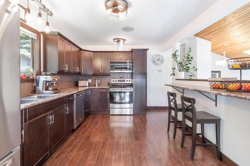 1426 Scott Crescent, West Kelowna, BC - Indoor Photo Showing Kitchen With Double Sink