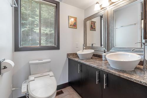 1426 Scott Crescent, West Kelowna, BC - Indoor Photo Showing Bathroom