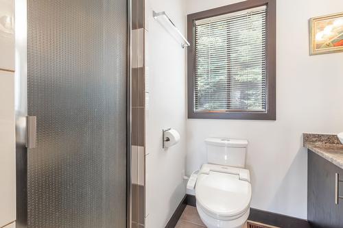 1426 Scott Crescent, West Kelowna, BC - Indoor Photo Showing Bathroom