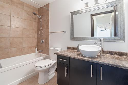 1426 Scott Crescent, West Kelowna, BC - Indoor Photo Showing Bathroom