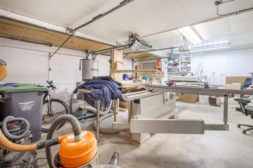 1426 Scott Crescent, West Kelowna, BC - Indoor Photo Showing Garage