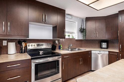 10508 Teresa Road, Lake Country, BC - Indoor Photo Showing Kitchen With Double Sink