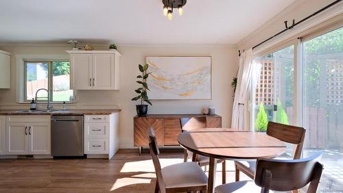 1420 Kelglen Crescent, Kelowna, BC - Indoor Photo Showing Dining Room