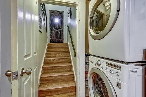 1420 Kelglen Crescent, Kelowna, BC - Indoor Photo Showing Laundry Room