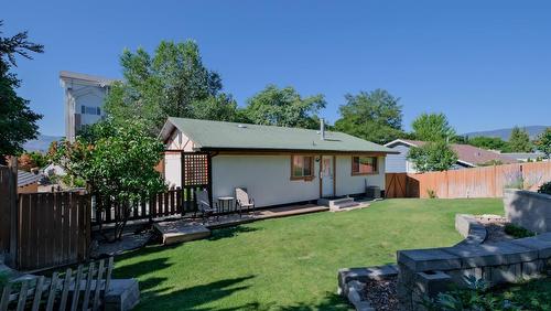 1420 Kelglen Crescent, Kelowna, BC - Outdoor