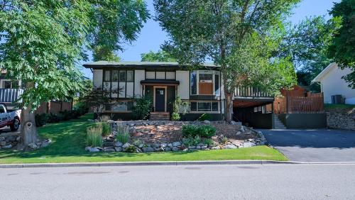 1420 Kelglen Crescent, Kelowna, BC - Outdoor With Facade