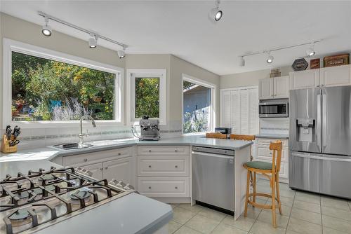 3964 Angus Drive, West Kelowna, BC - Indoor Photo Showing Kitchen