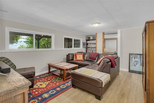 3964 Angus Drive, West Kelowna, BC - Indoor Photo Showing Living Room