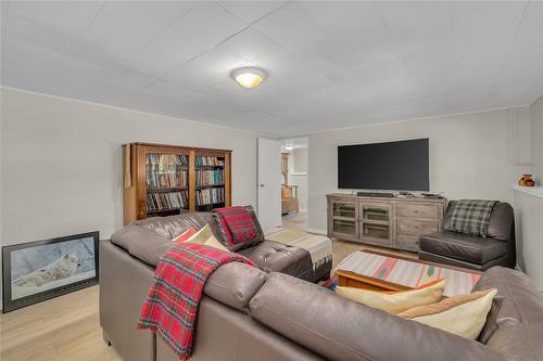 3964 Angus Drive, West Kelowna, BC - Indoor Photo Showing Living Room