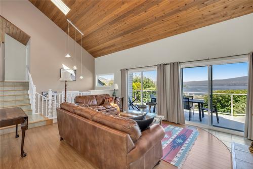 3964 Angus Drive, West Kelowna, BC - Indoor Photo Showing Living Room