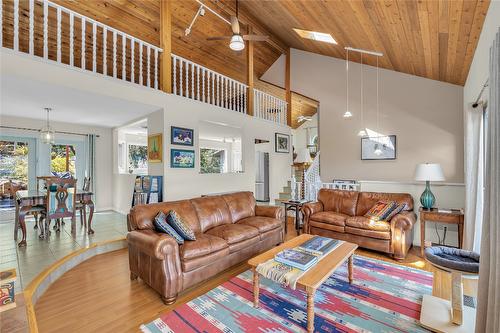 3964 Angus Drive, West Kelowna, BC - Indoor Photo Showing Living Room