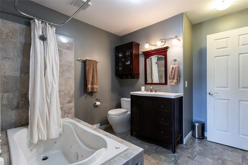 1-500 Lester Road, Kelowna, BC - Indoor Photo Showing Bathroom