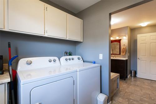 1-500 Lester Road, Kelowna, BC - Indoor Photo Showing Laundry Room