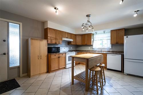 1-500 Lester Road, Kelowna, BC - Indoor Photo Showing Kitchen With Double Sink