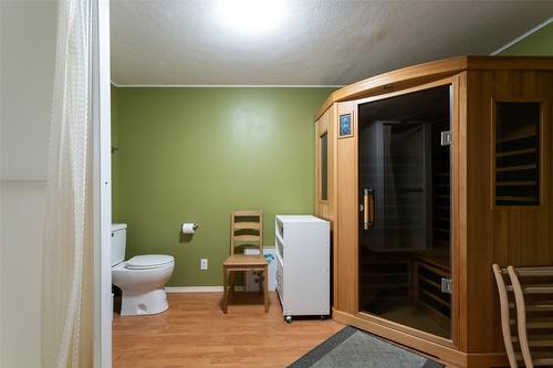 1-500 Lester Road, Kelowna, BC - Indoor Photo Showing Bathroom