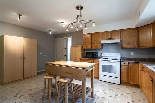 1-500 Lester Road, Kelowna, BC - Indoor Photo Showing Kitchen