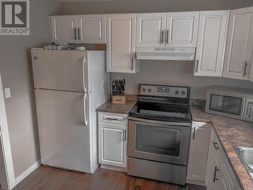 2515 Delray Road, West Kelowna, BC - Indoor Photo Showing Kitchen