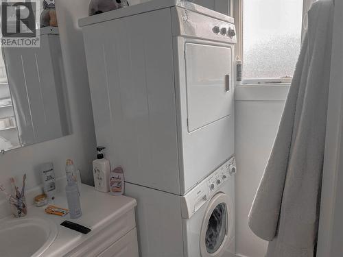 2515 Delray Road, West Kelowna, BC - Indoor Photo Showing Laundry Room