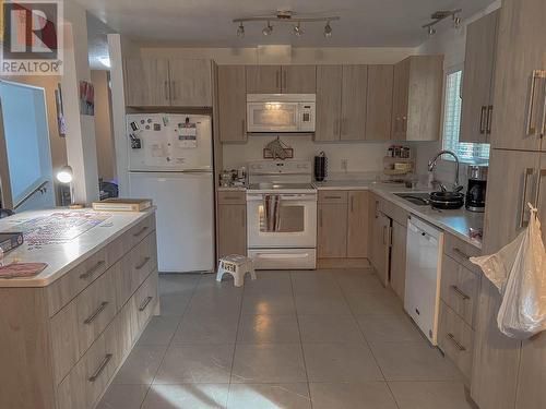 2515 Delray Road, West Kelowna, BC - Indoor Photo Showing Kitchen