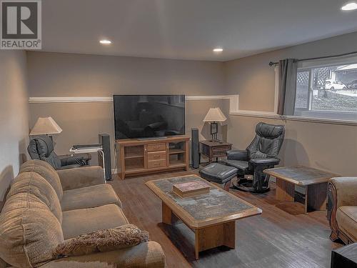 2515 Delray Road, West Kelowna, BC - Indoor Photo Showing Living Room