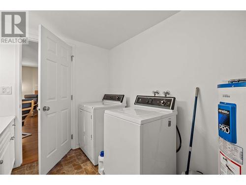 1481 Inkar Road Unit# 18, Kelowna, BC - Indoor Photo Showing Laundry Room