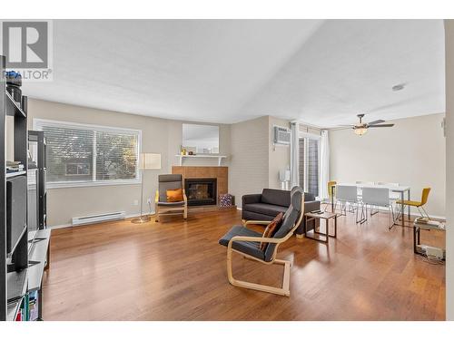 1481 Inkar Road Unit# 18, Kelowna, BC - Indoor Photo Showing Living Room With Fireplace