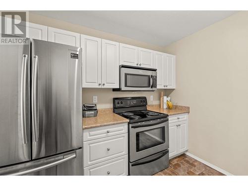 1481 Inkar Road Unit# 18, Kelowna, BC - Indoor Photo Showing Kitchen