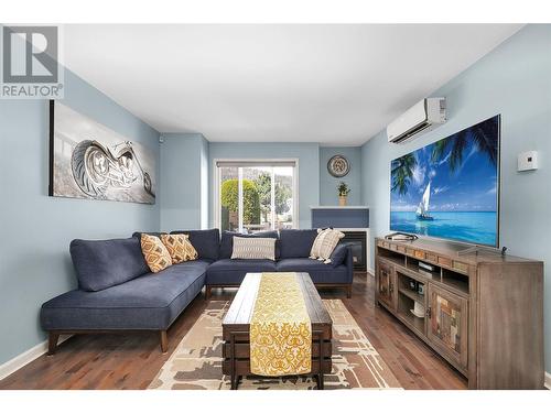 160 Celano Crescent Unit# 101, Kelowna, BC - Indoor Photo Showing Living Room