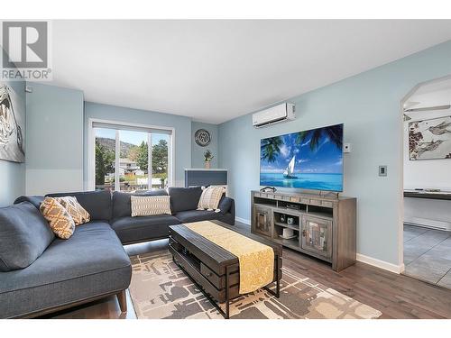 160 Celano Crescent Unit# 101, Kelowna, BC - Indoor Photo Showing Living Room