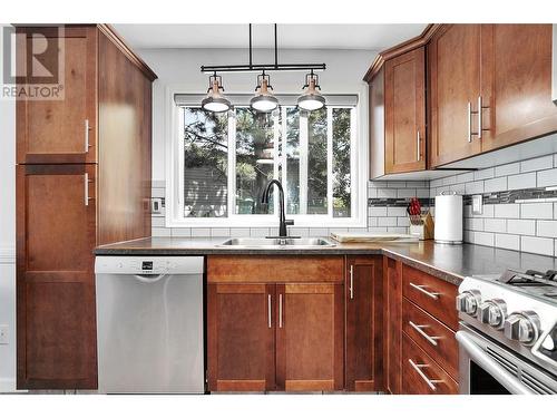 160 Celano Crescent Unit# 101, Kelowna, BC - Indoor Photo Showing Kitchen With Double Sink