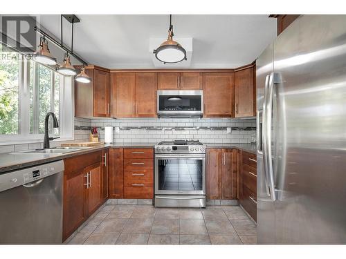 160 Celano Crescent Unit# 101, Kelowna, BC - Indoor Photo Showing Kitchen With Double Sink