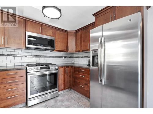 160 Celano Crescent Unit# 101, Kelowna, BC - Indoor Photo Showing Kitchen